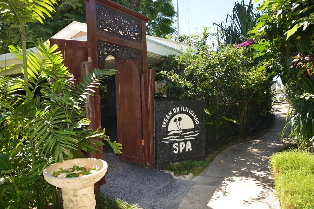 First Landing Beach Resort & Villas Лаутока Екстериор снимка